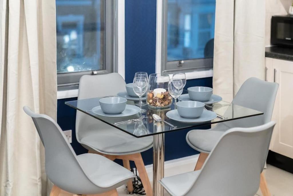 2 Bedroom Apartment Londra Dış mekan fotoğraf