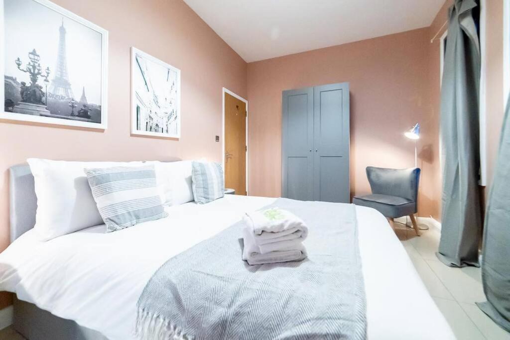 2 Bedroom Apartment Londra Dış mekan fotoğraf