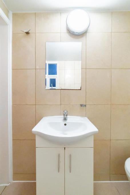 2 Bedroom Apartment Londra Dış mekan fotoğraf