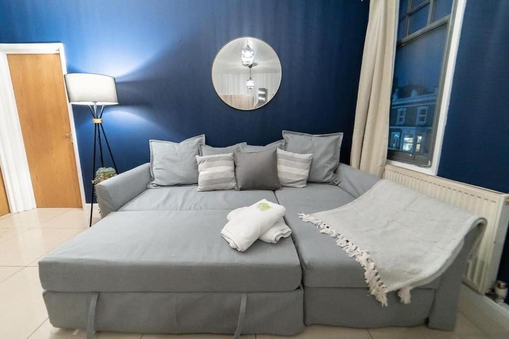2 Bedroom Apartment Londra Dış mekan fotoğraf